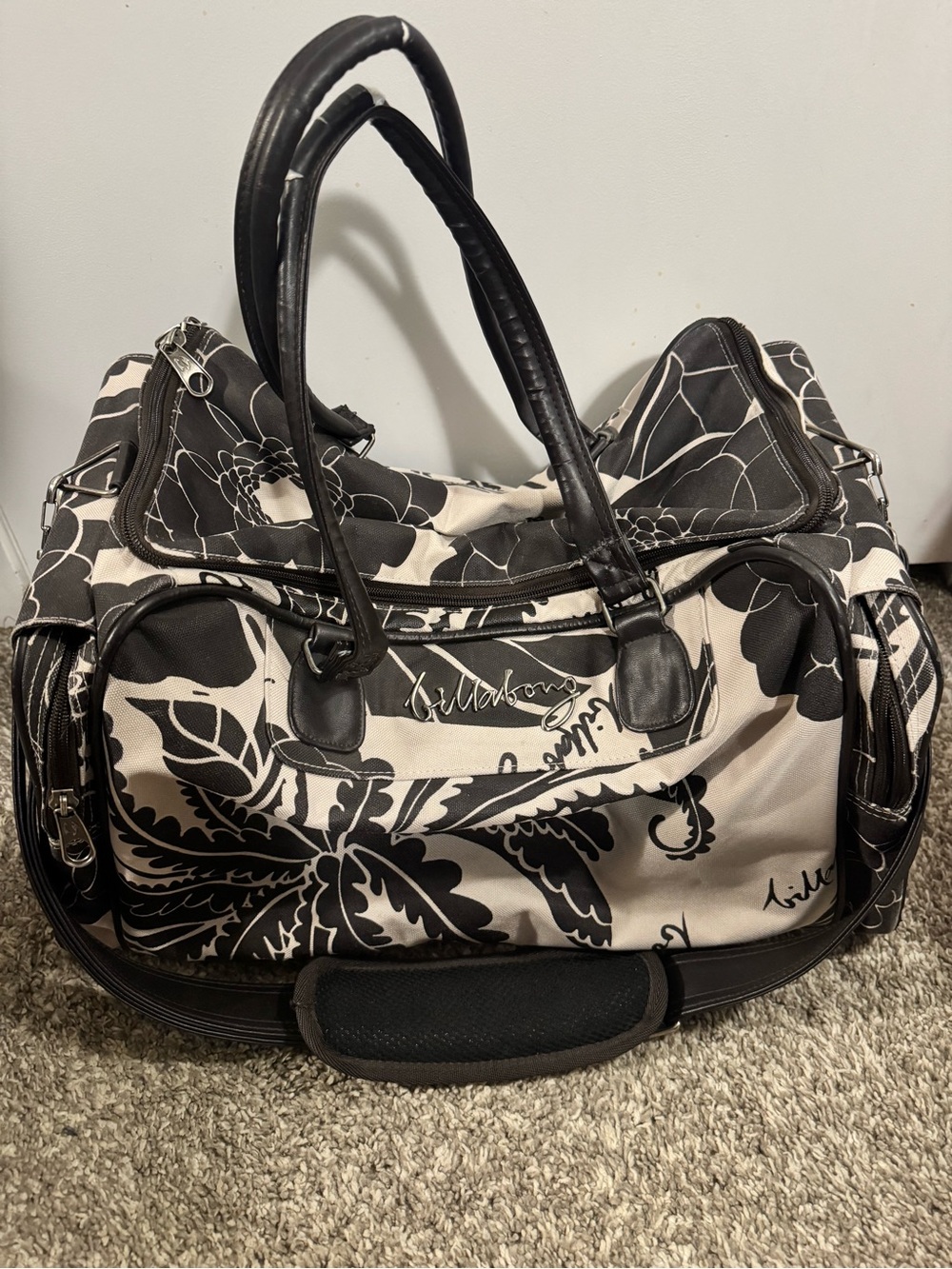 Vintage Rare Y2K billabong Black & Cream Floral Weekender Duffle Bag Collectible